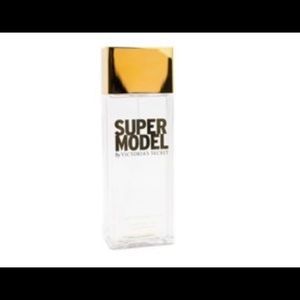 Super model by Victoria’s Secret mist